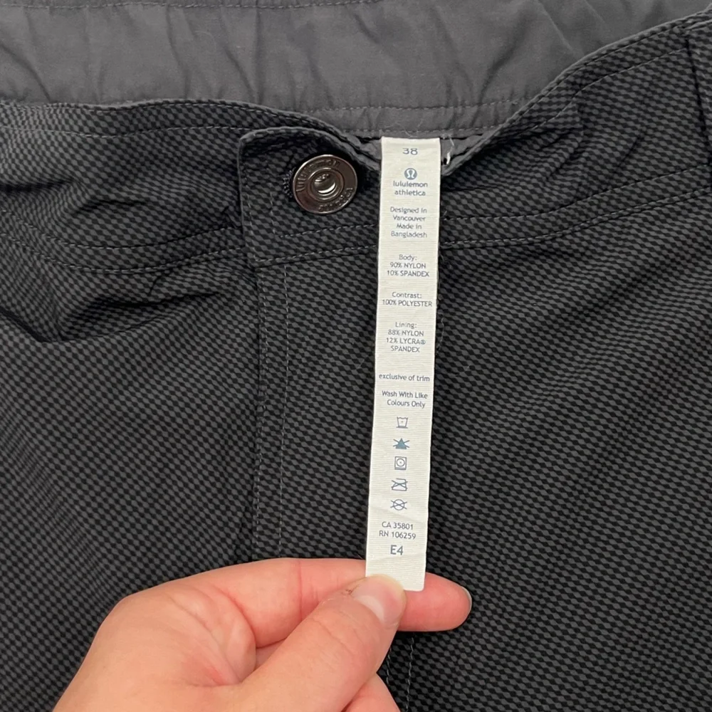 Lululemon‎ Men's 38 Grey Black Polka Dot Flat Front Nylon Shorts